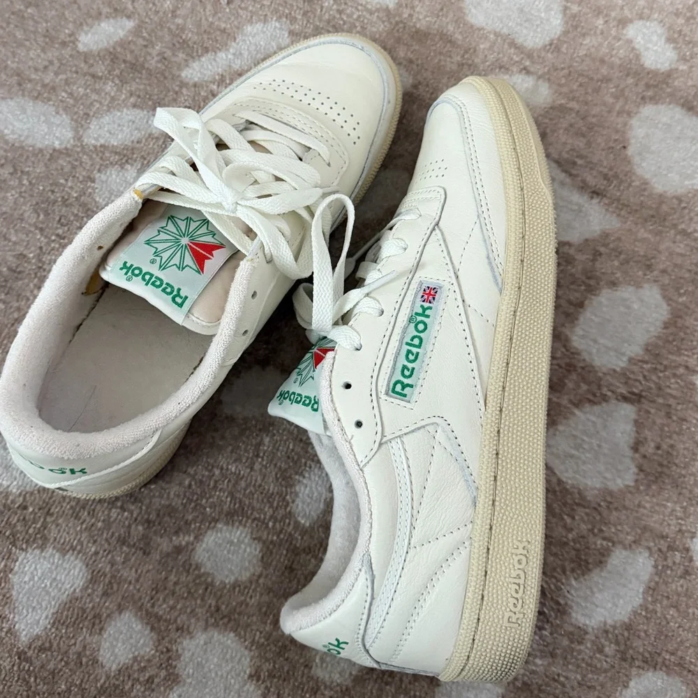 Reebok Cream Low-Top Sneakers with Green Logo - Picture 4 of 4